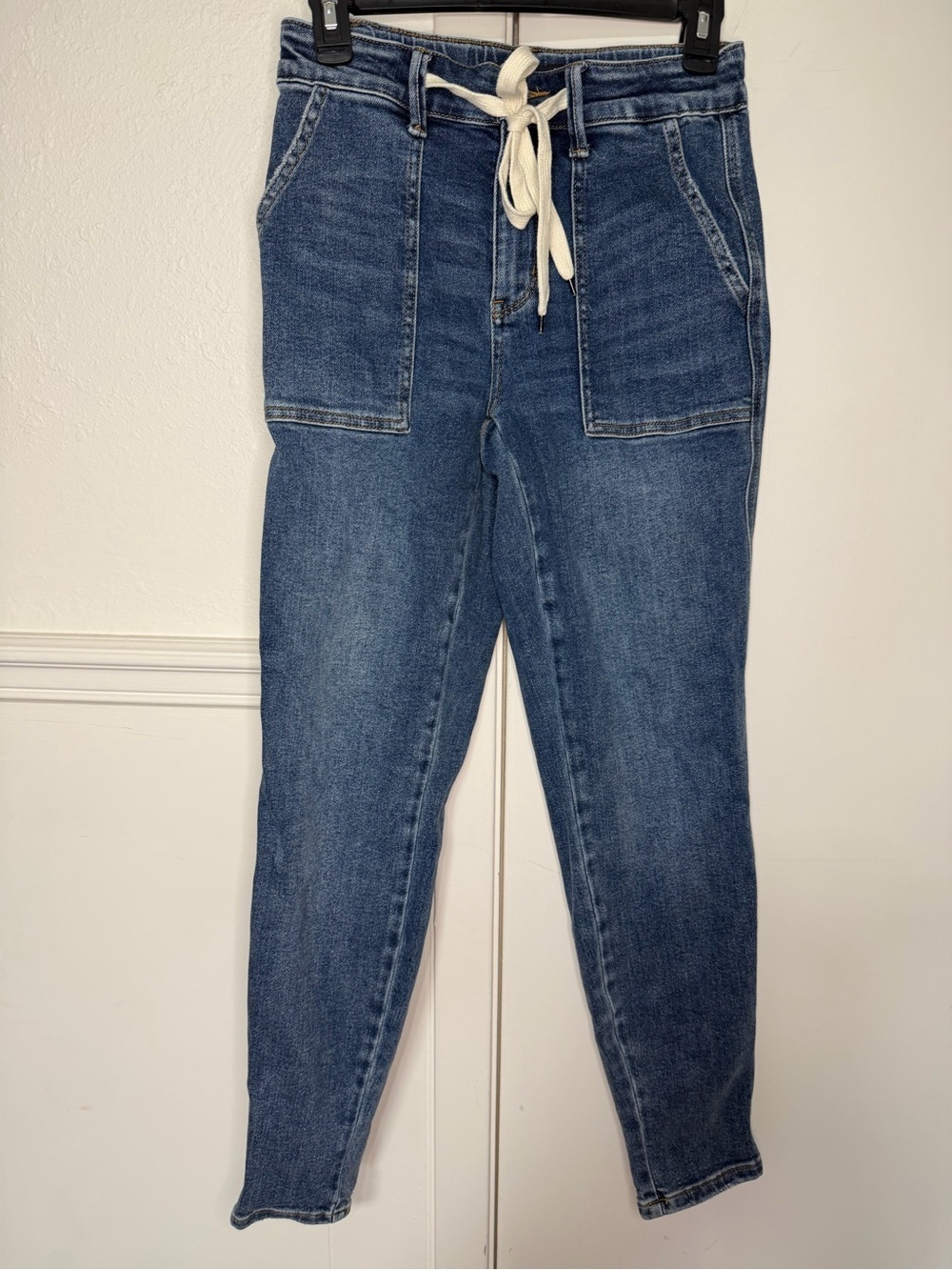 Judy Blue Highwaisted Medium Wash Cuffed Denim Joggers size 25 - Picture 4 of 12